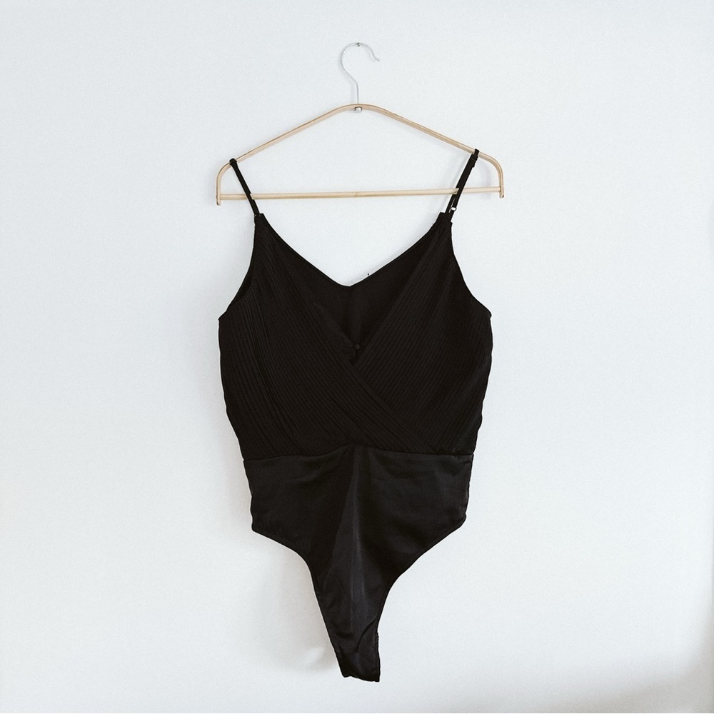 Zara Bodysuit V-Neck and Back Pleated Draped Black Top - Size Small - Picture 2 of 13